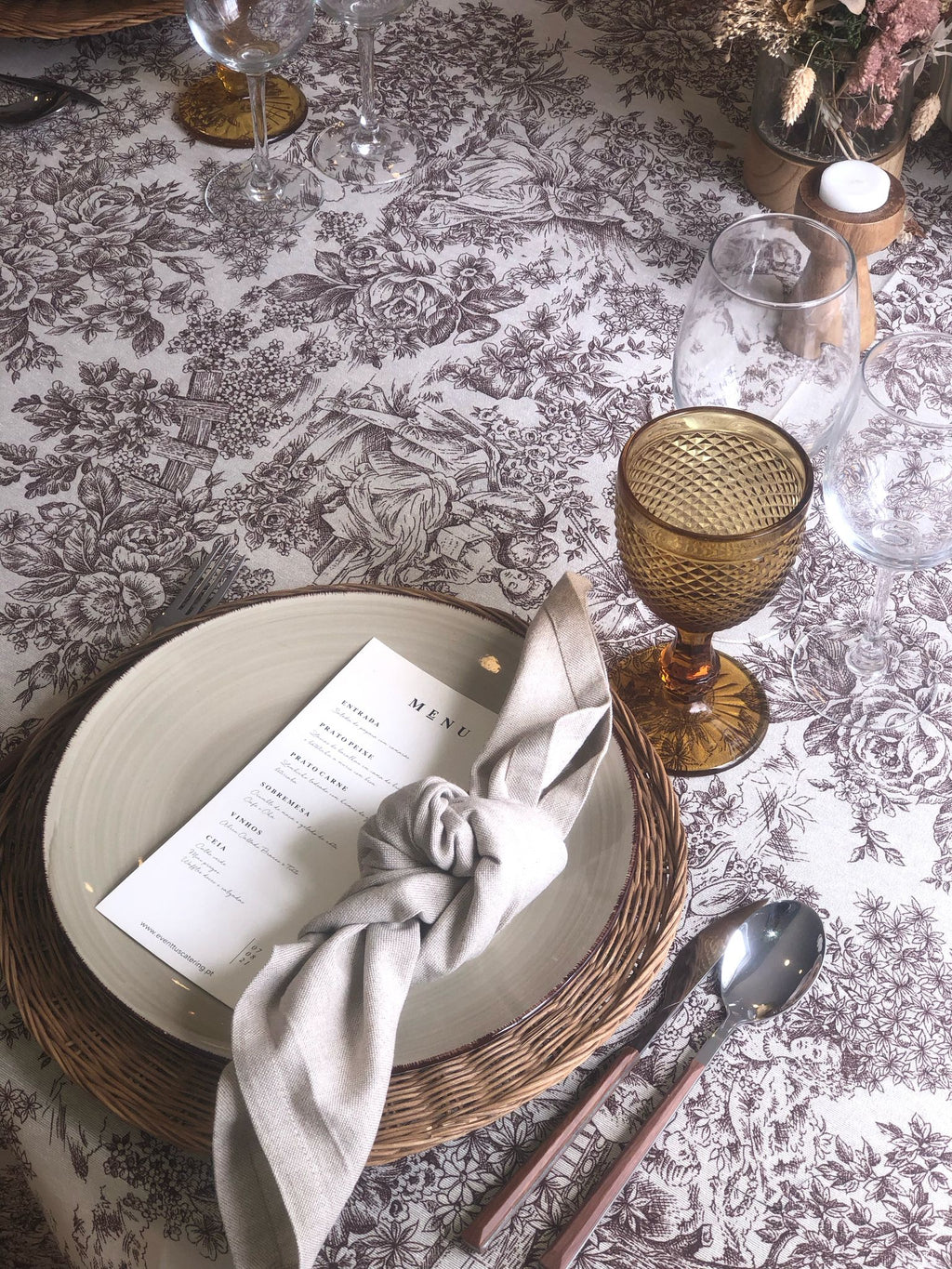 Serviette en carreaux antiques