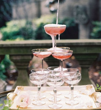Verres pour la tour à vin mousseux
