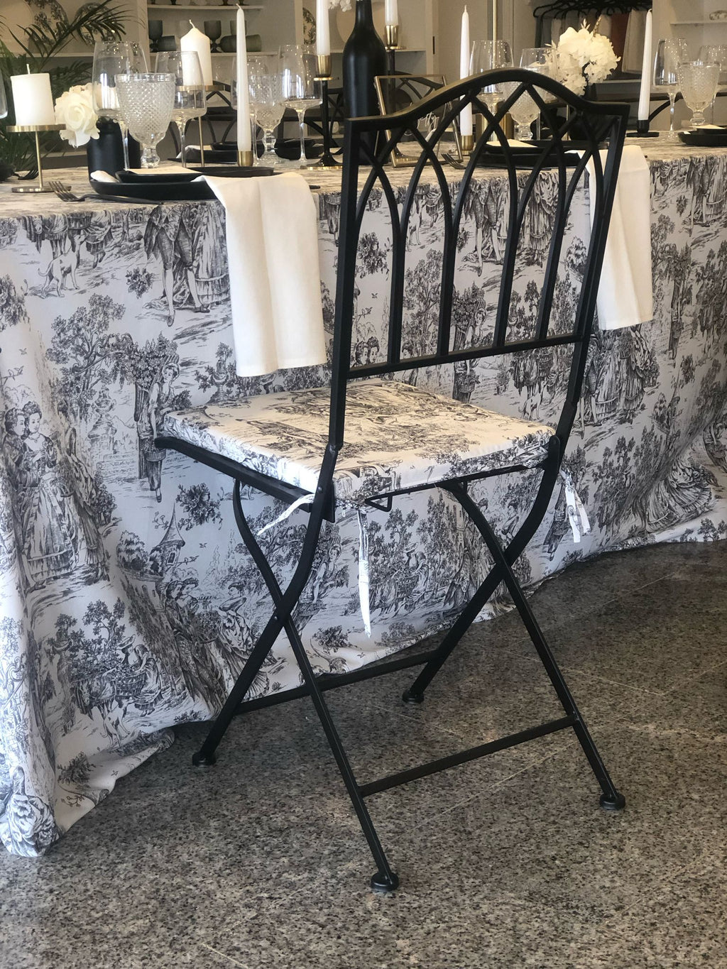 Serviette en carreaux antiques