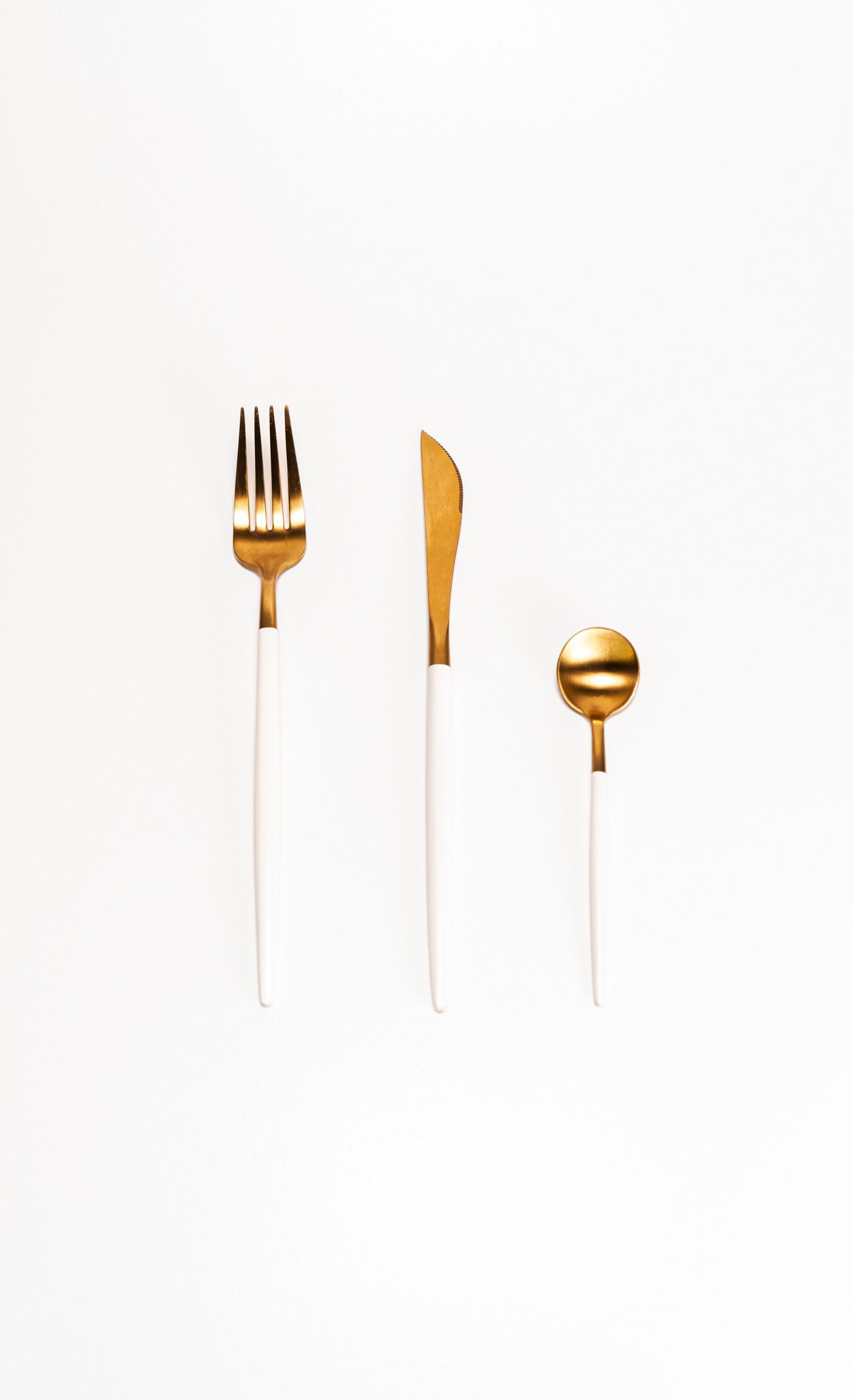 Talheres Dourado e Branco